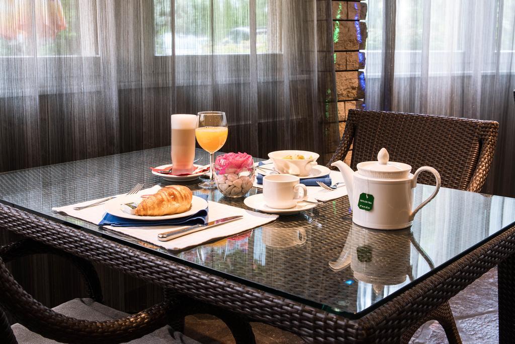 Hotel Restaurant La Porte D'Octodure Martigny Dış mekan fotoğraf